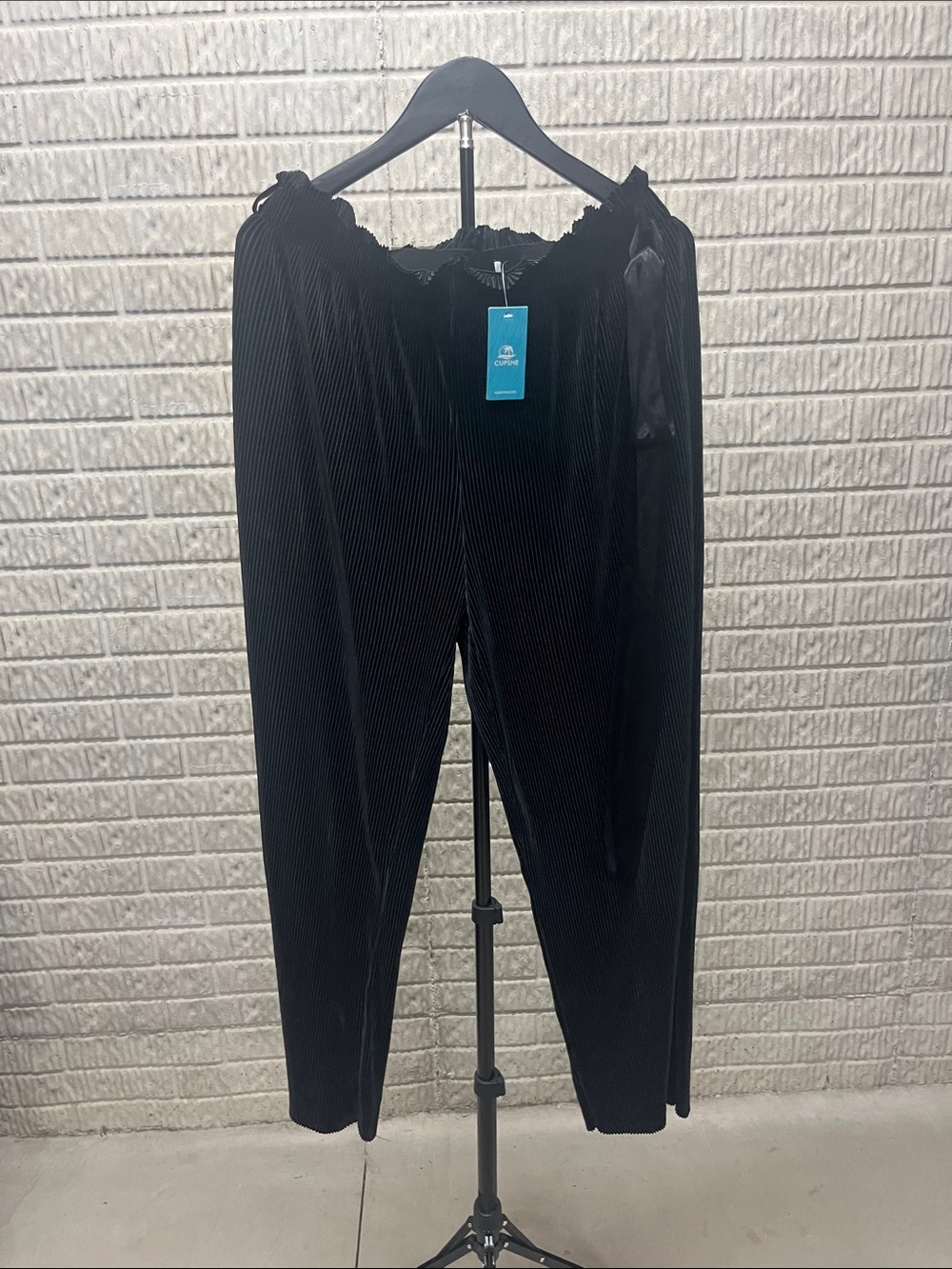 Cupshe Black Corduroy Pleated Men's Trousers